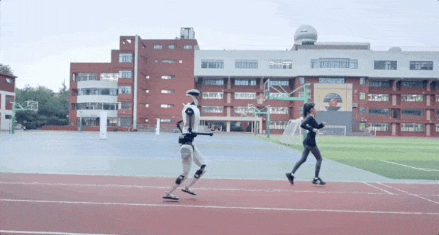 Tsinghua Embodied AI Team Debuts After $50M Funding: 55-DOF Robot Nails 360° Spins, Breakdancing, and Folding Clothes with Esports-Level Hand Speed